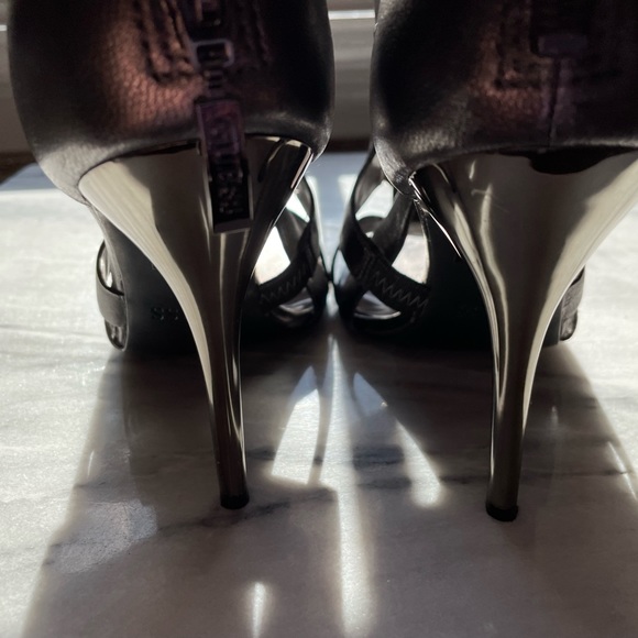 Guess Leather Gladiator Sandle Pumps - Picture 10 of 14